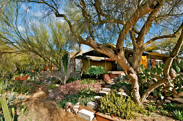 The Buck Residence on the Modern Phoenix Hometour 2011