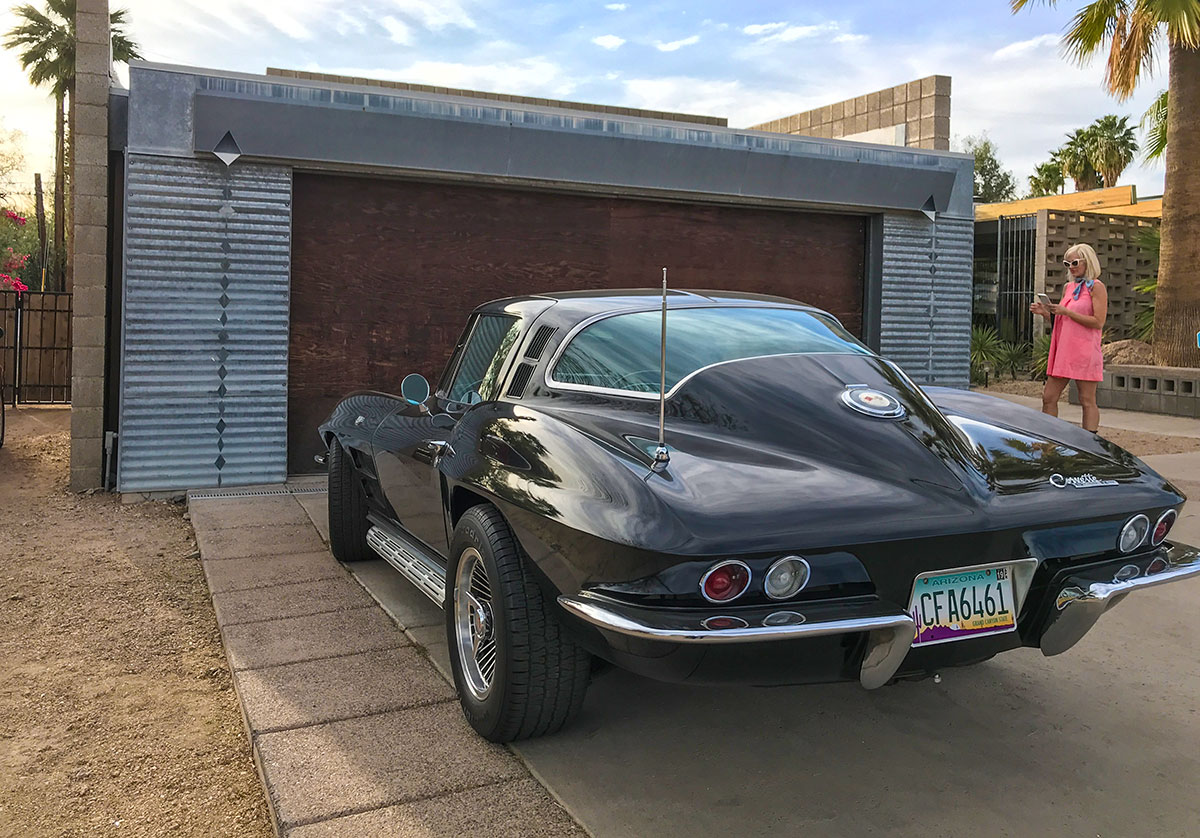 Vintage Cars at Kucharo's Xanadu on the Modern Phoenix Home Tour of Marion Estates in 2018