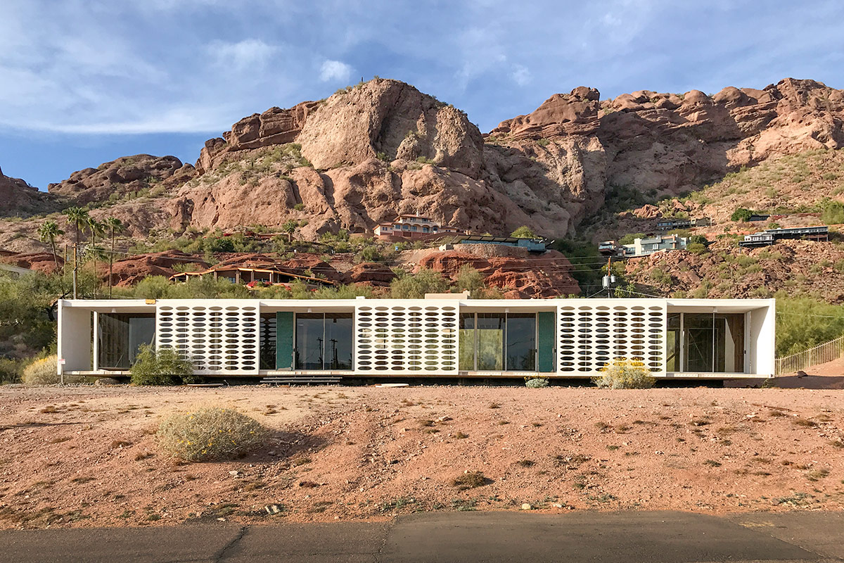 White Gates Residence by Al Beadle on Modern Phoenix