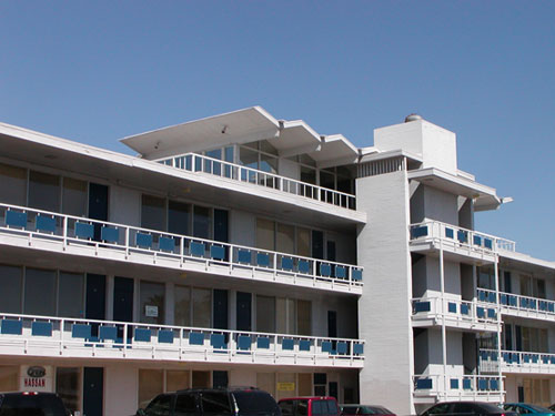 The building on 444 West Camelback designed by Fred Guirey FAIA