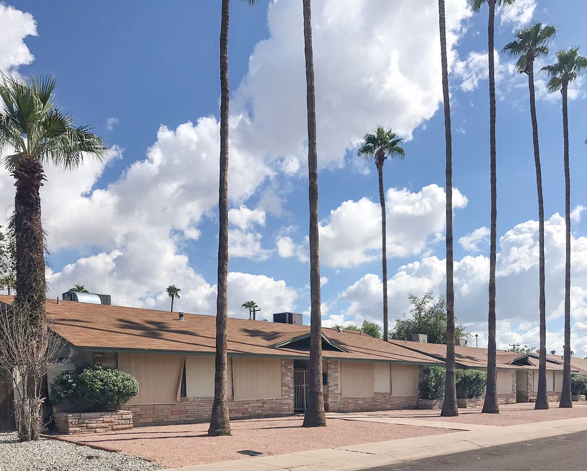 Holiday Park Apartments in Scottsdale