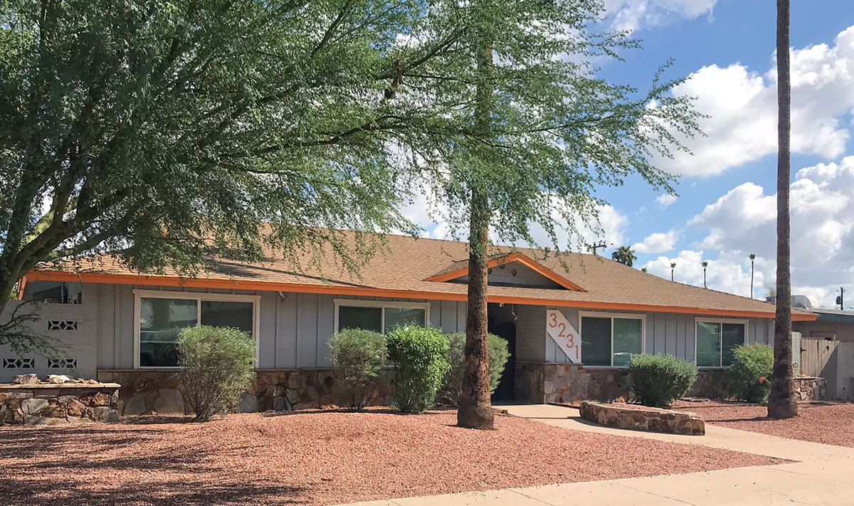 Holiday Park Apartments in Scottsdale