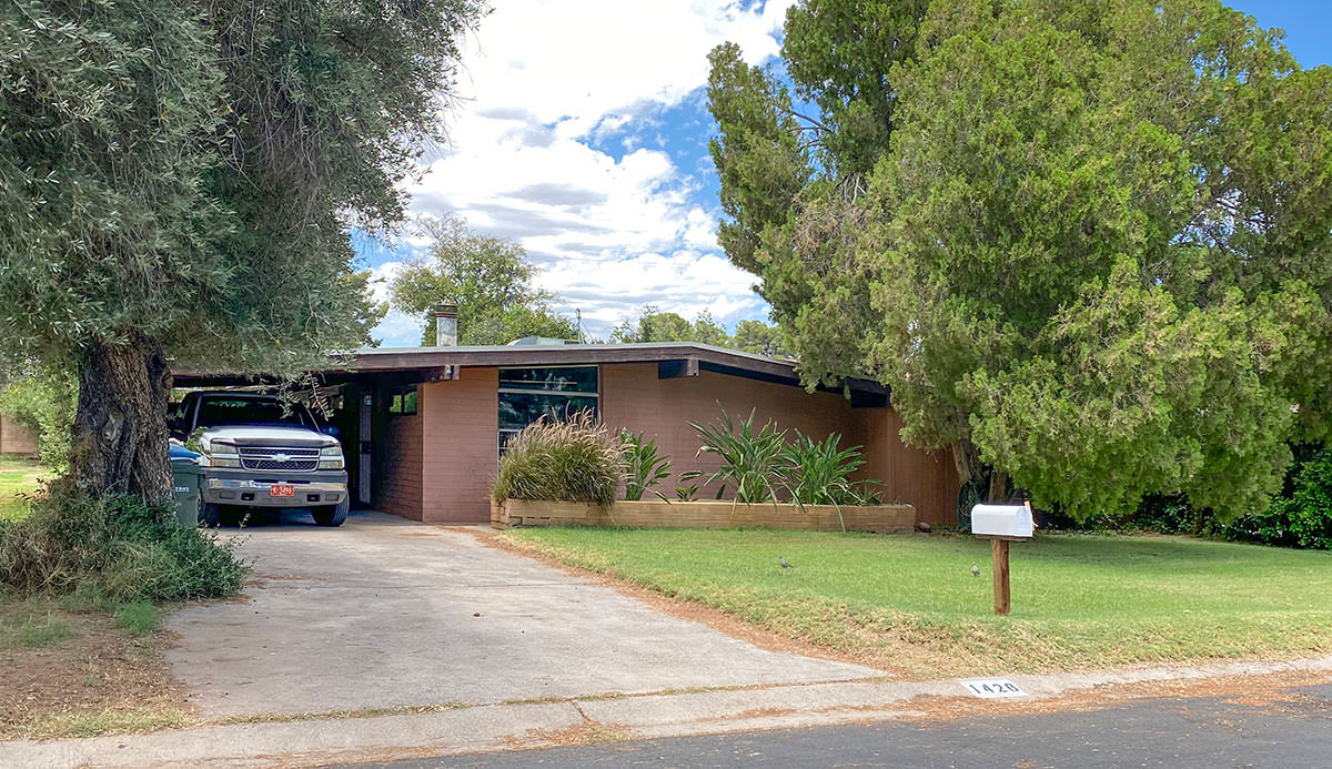 Mayfair Manor tract home by Ralph Haver AIA in Phoenix Arizona