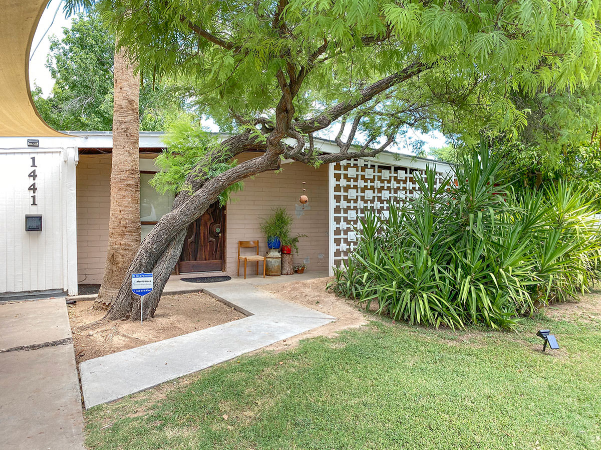 Mayfair Manor tract home by Ralph Haver AIA in Phoenix Arizona