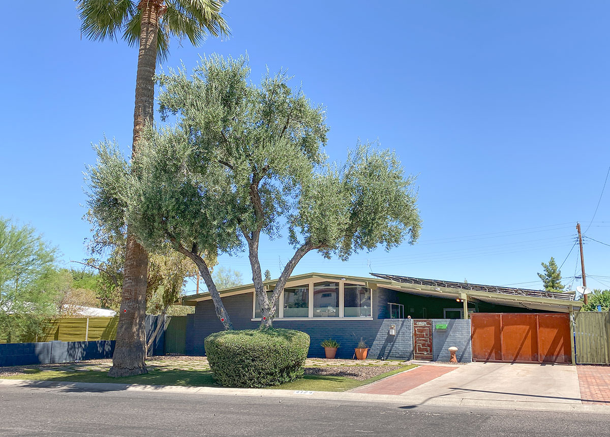 Town and Country Manor by Ralph Haver in Phoenix
