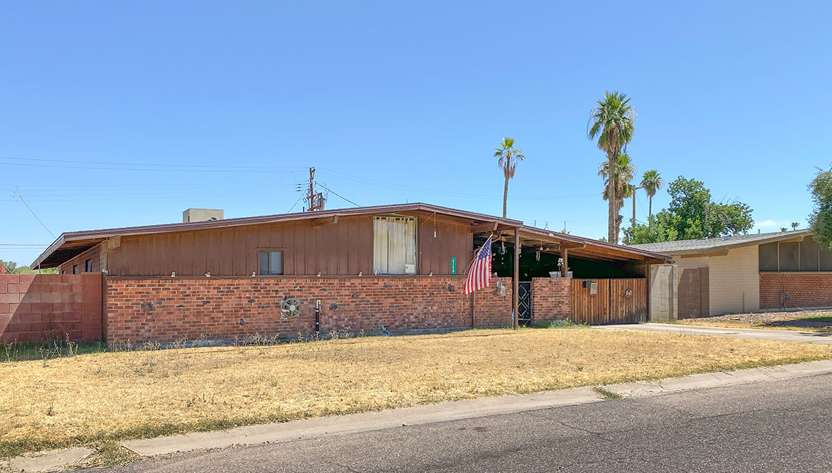 Town and Country Manor by Ralph Haver in Phoenix
