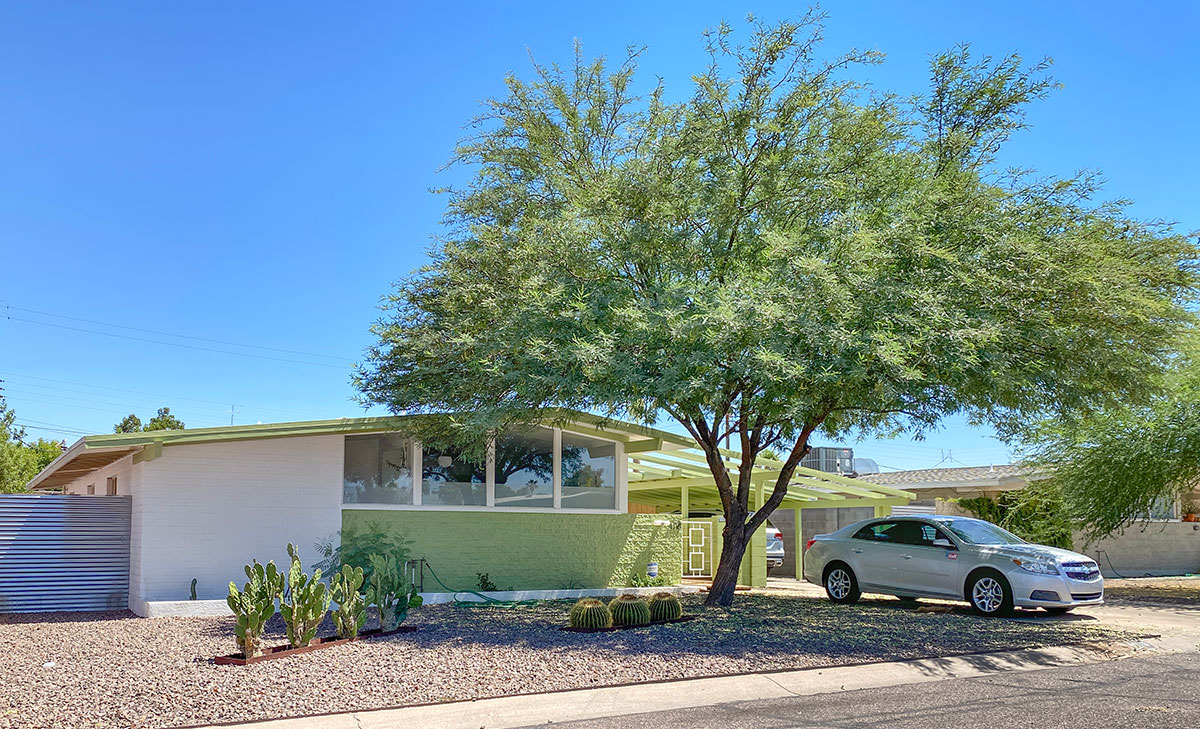 Town and Country Manor by Ralph Haver in Phoenix
