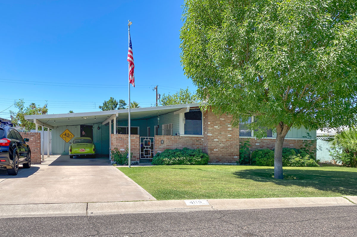 Town and Country Manor by Ralph Haver in Phoenix
