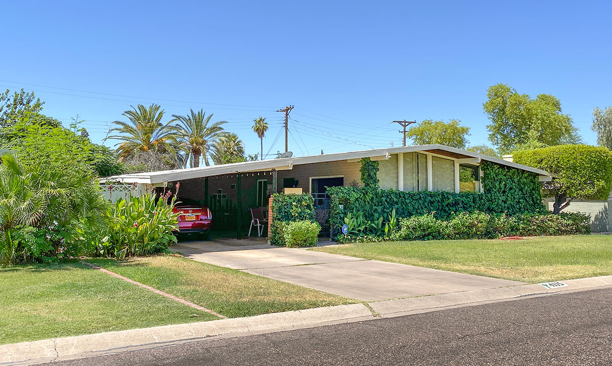 Town and Country Manor by Ralph Haver in Phoenix
