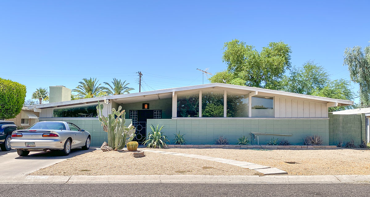 Town and Country Manor by Ralph Haver in Phoenix
