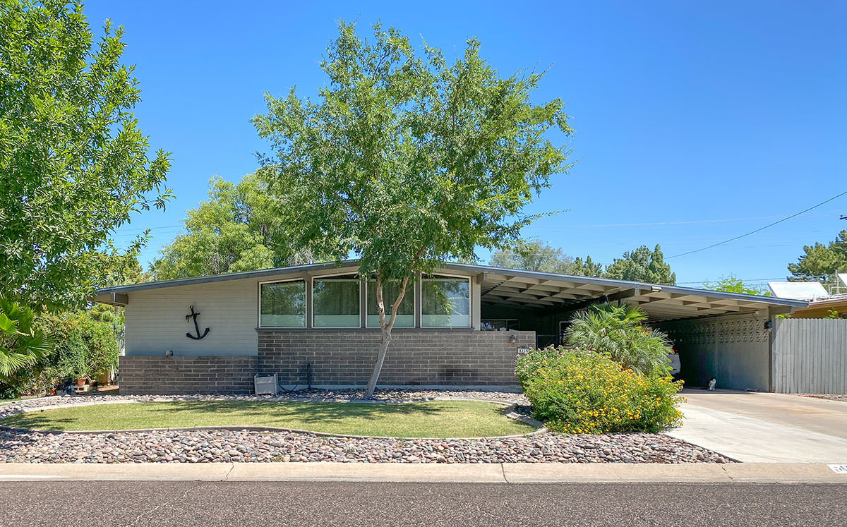 Town and Country Manor by Ralph Haver in Phoenix
