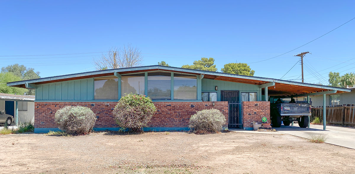 Town and Country Manor by Ralph Haver in Phoenix
