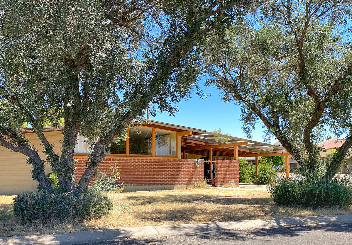 Town and Country Manor by Ralph Haver in Phoenix
