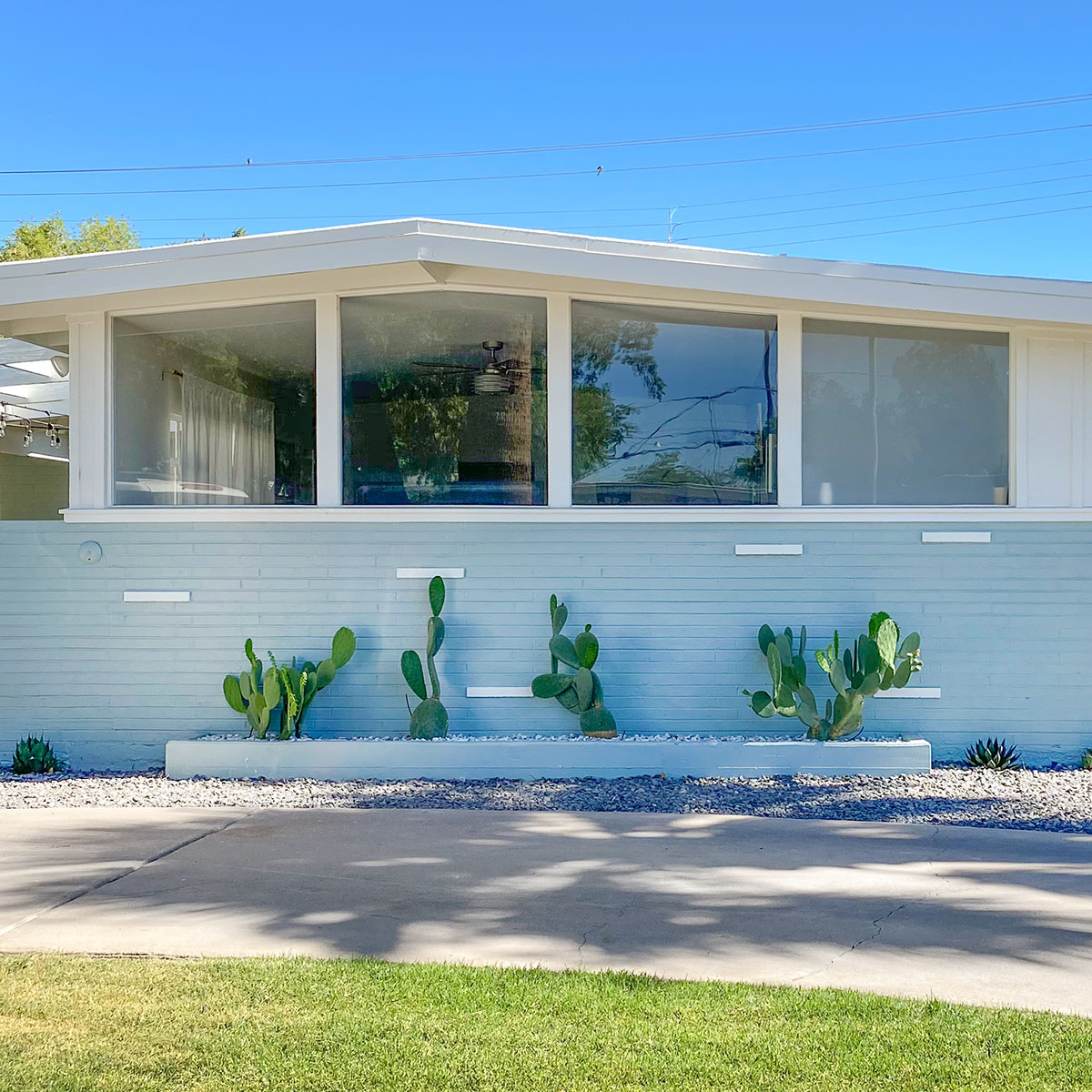 Town and Country Scottsdale Home by Ralph Haver