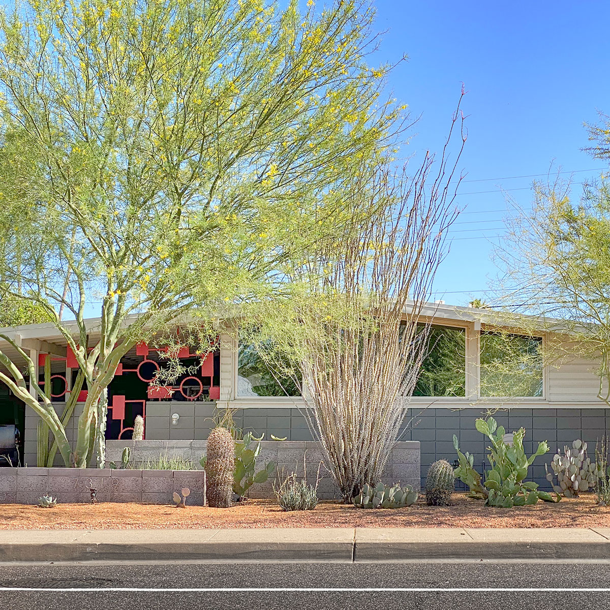 Town and Country Scottsdale Home by Ralph Haver