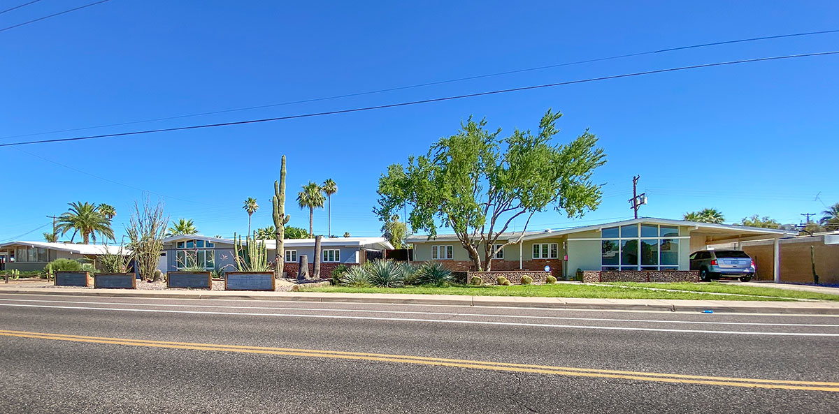 Town and Country Scottsdale Home by Ralph Haver