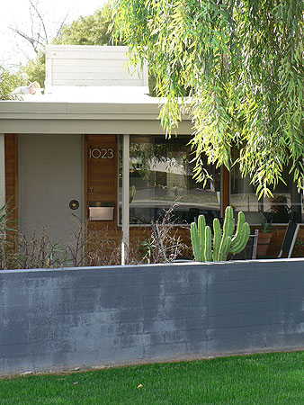 The Rhodes Residence on the Modern Phoenix Hometour 2007