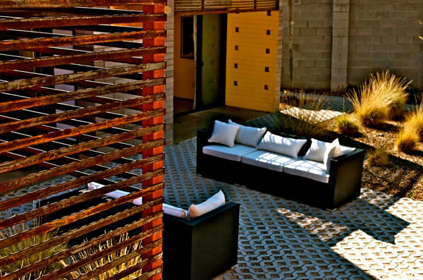 The Vasan-Lobo Residence on the Modern Phoenix Hometour 2011