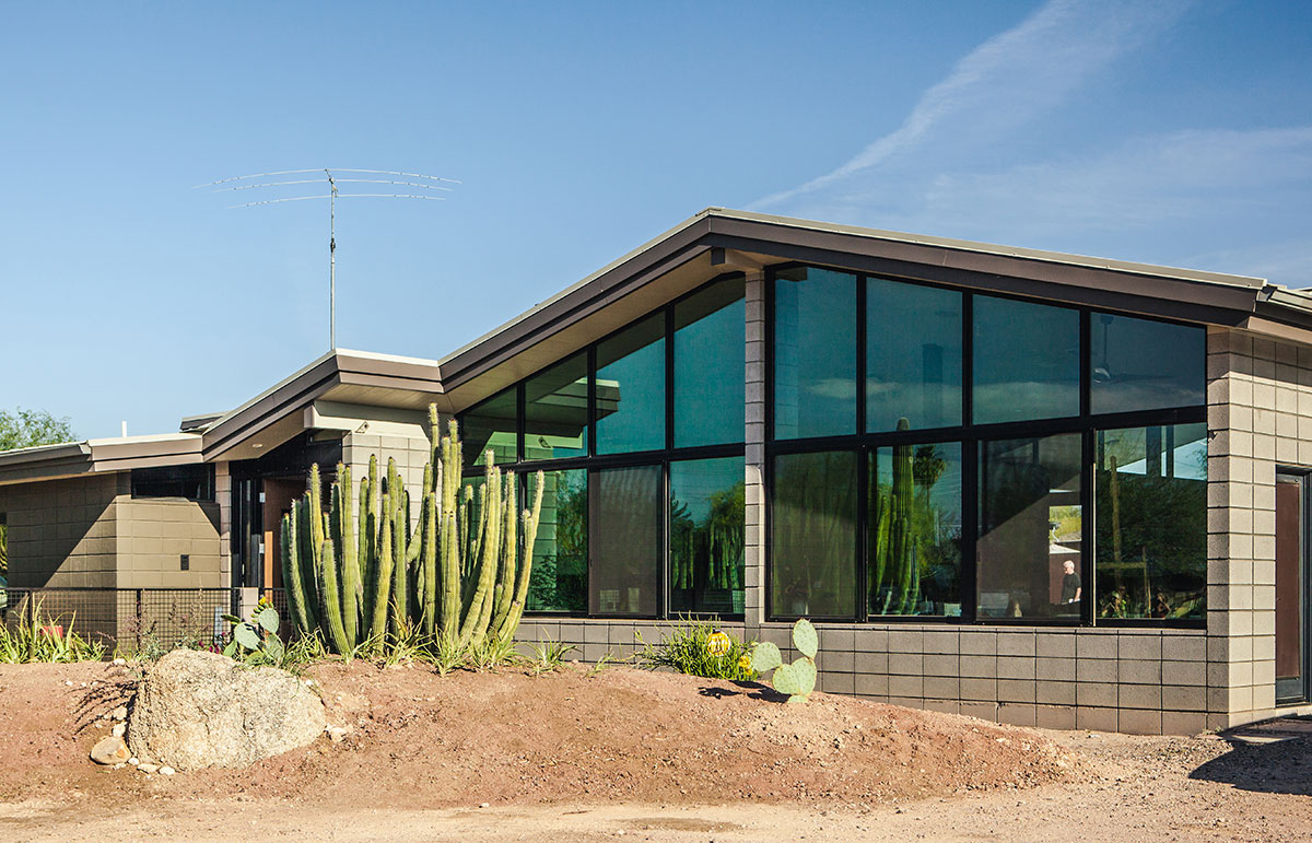 Electri-Living Home by D.D. Castleberry in Sherwood Heights on the Modern Phoenix Home Tour 2015 in South Scottsdale