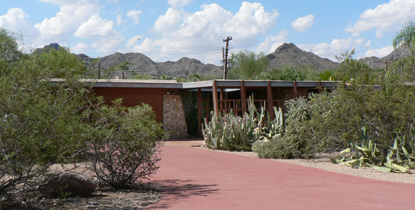 Marion Estates neighborhood by Camelback Mountain designed by Al Beadle, Ralph Haver, and Blaine Drake