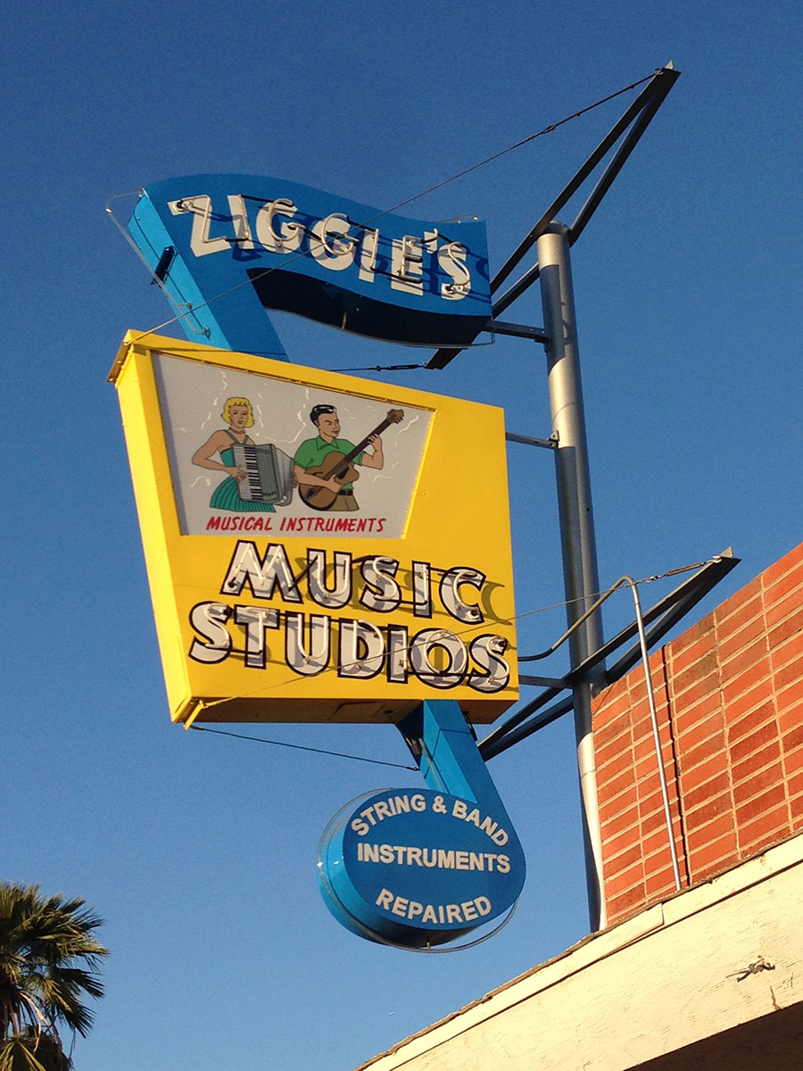 ZIggie's neon sign in Phoenix Arizona