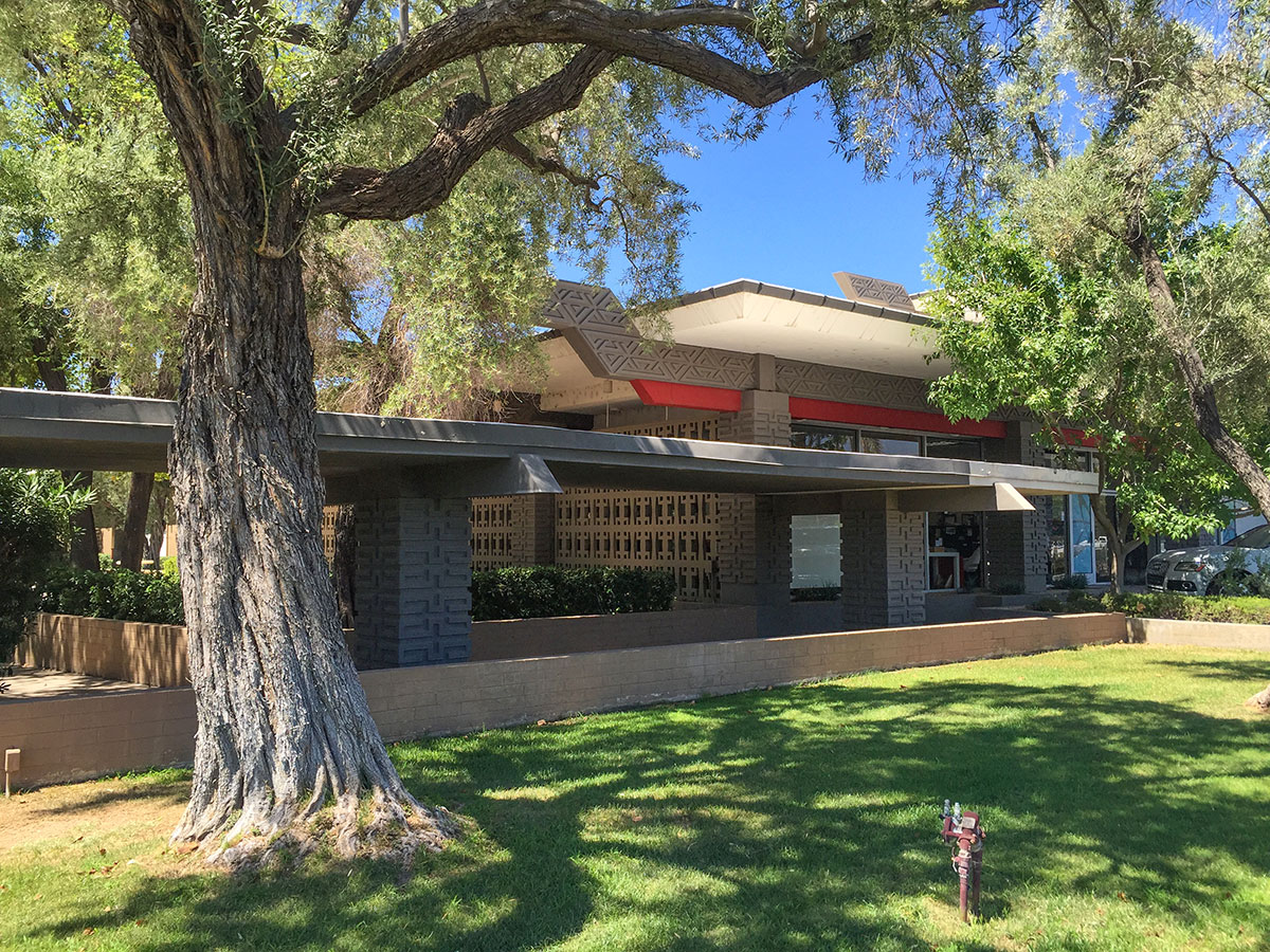 Brownmoor by Charles Polacek AIA in Scottsdale Arizona